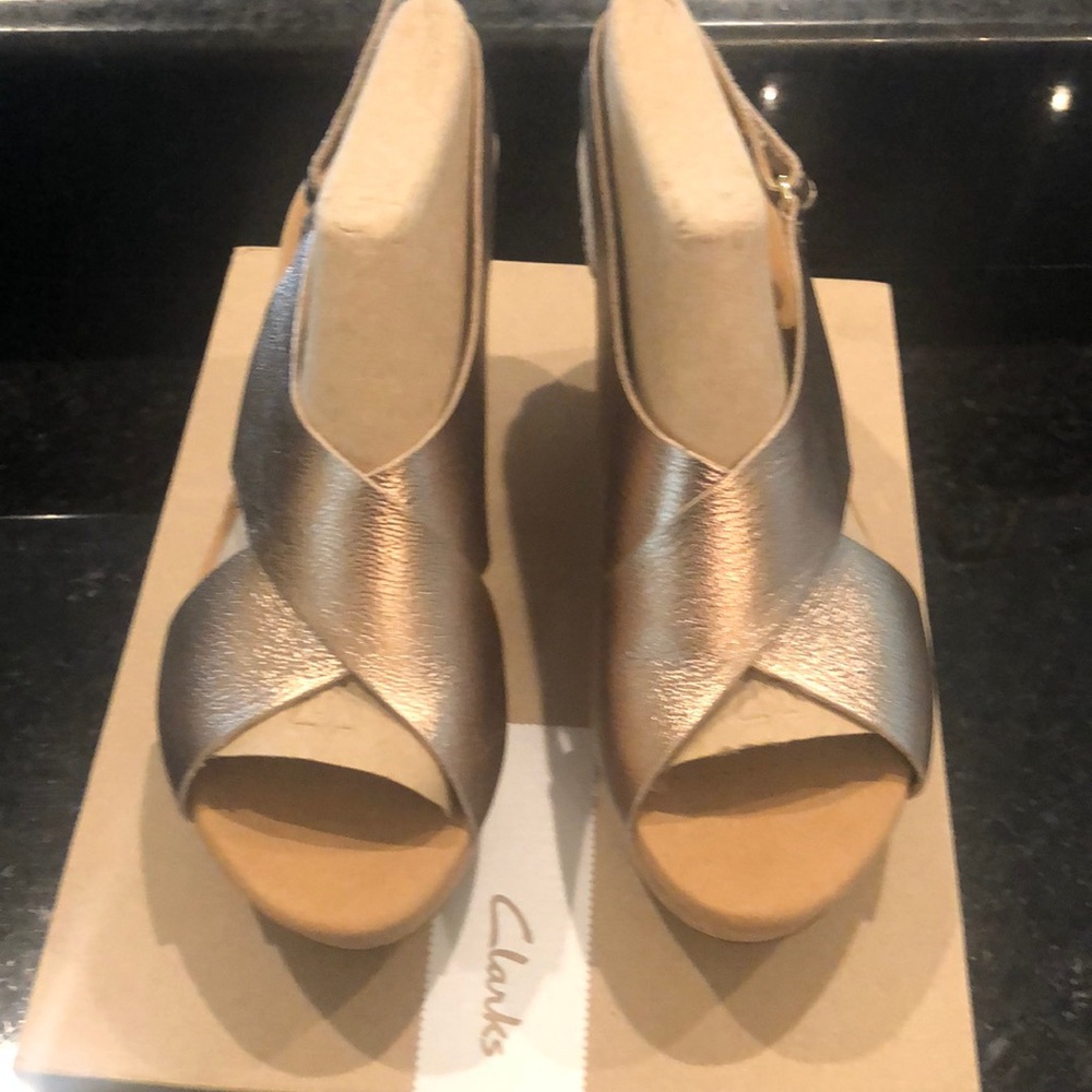 New Clark’s gold wedge size 8.5 W